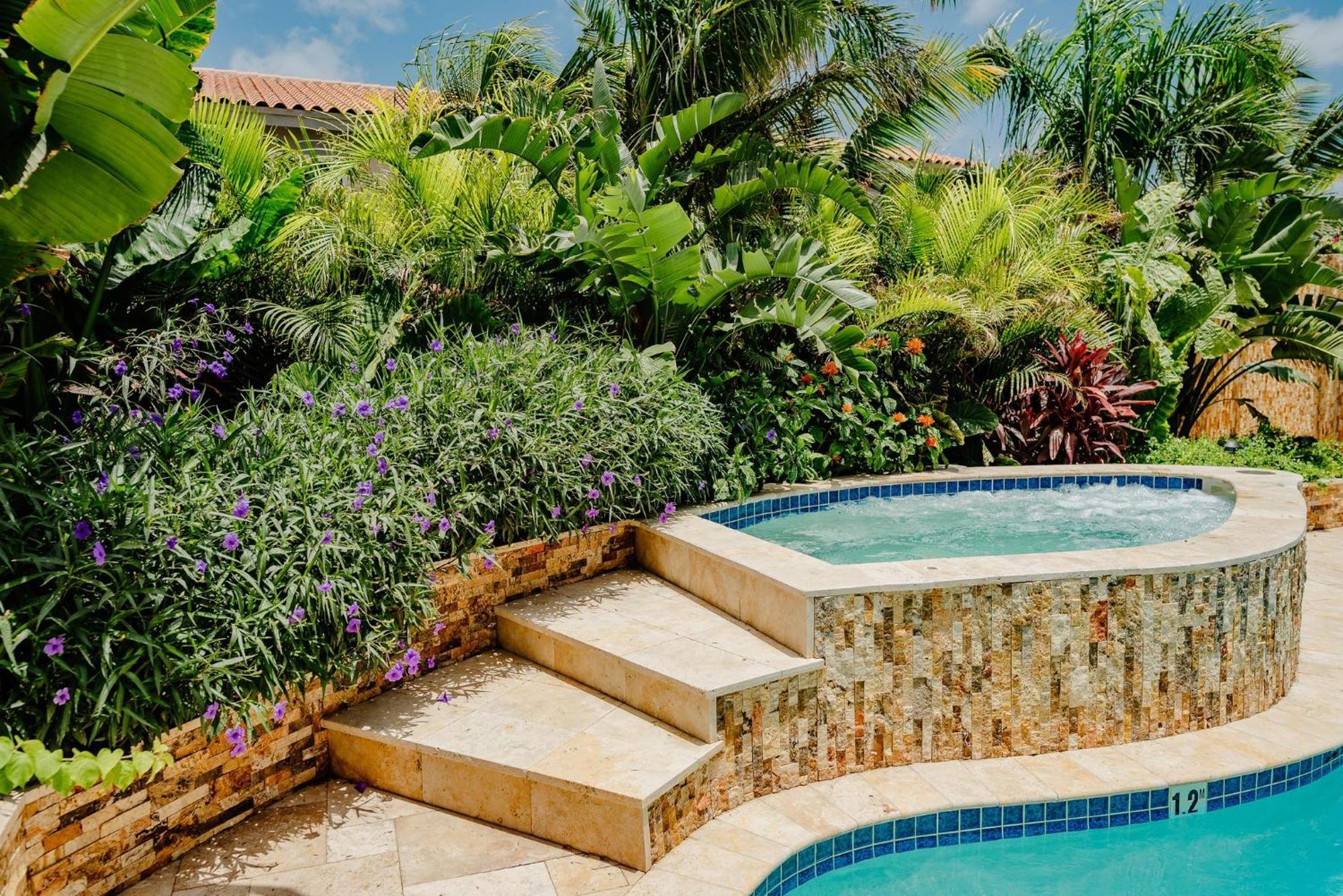 Elegant 2-Bedroom Apartment 2 Km From Eagle Beach Palm Beach Exterior foto
